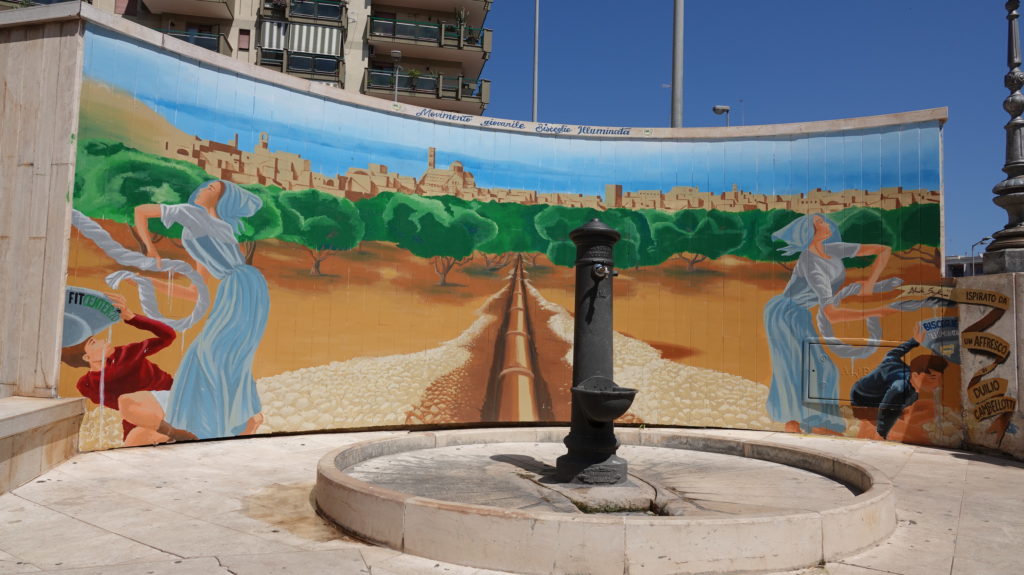 La-fontanina-col-murales